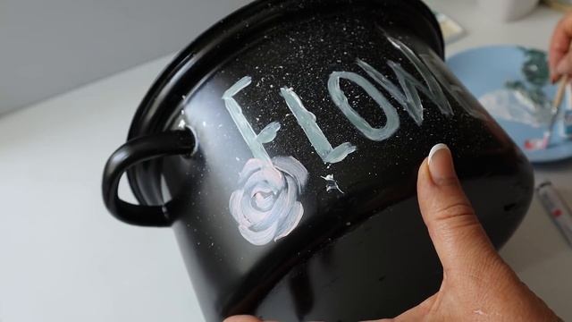 Свекровь отдала старую дырявую кастрюлю. А я сделала из неё стильный декор для дома или сада смотреть онлайн