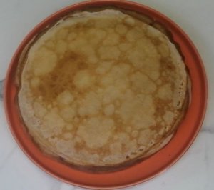 Блины можно печь и на стальной сковороде, важно замесить правильно тесто, нагреть сковороду...