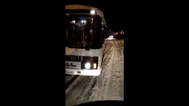 В Вольске не могут разъехаться автобусы смотреть онлайн