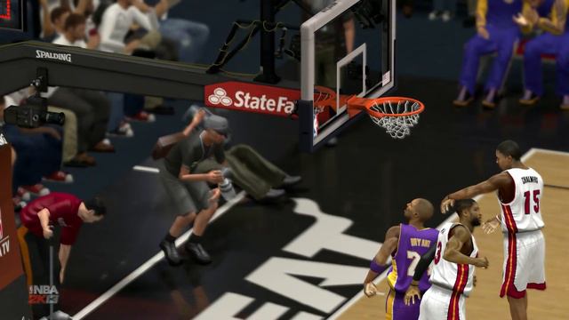 Bryant dunk in NBA 2k13 смотреть онлайн
