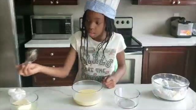 MAKING WAFFLES WITH THE DISNEY PRINCESS WAFFLE MAKER смотреть онлайн