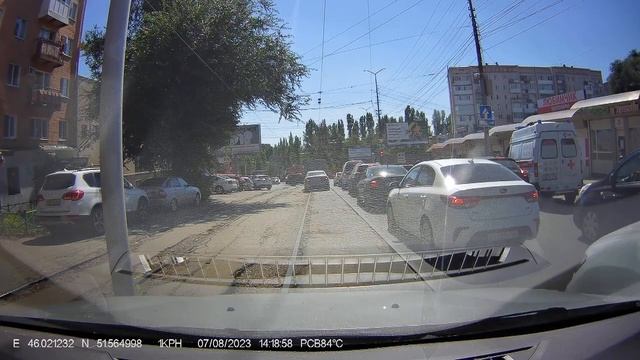Зачем так напрашиваться на ДТП?(Саратов 7.08.2023, в657нм164) смотреть онлайн