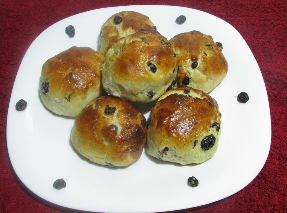 ОТЛИЧНАЯ ВЫПЕЧКА К ЧАЮ! СДОБНЫЕ БУЛОЧКИ С ИЗЮМОМ! смотреть онлайн