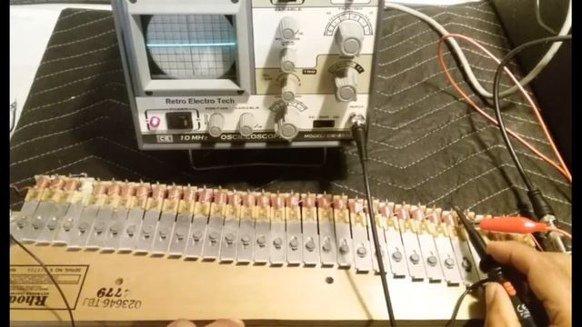 1979 Fender Rhodes Piano Bass Repair смотреть онлайн