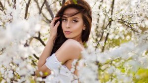 КРУЖИТ ГОЛОВУ МНЕ ВИШНЯ  ИСПОЛНЯЕТ  ЕЛЕНА САЛАРЁВА