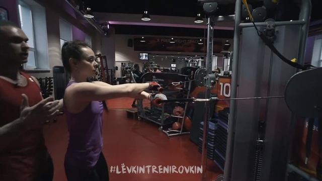 Сведение лопаток через блоки кроссовера смотреть онлайн