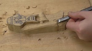 Резная фигурка из дуба, резьба по дереву