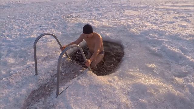 Продолжаю купаться в проруби 2018 год смотреть онлайн