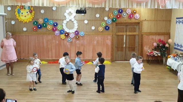 Танец "На машине" | Мальчики исполняют танец машинок на утреннике смотреть онлайн