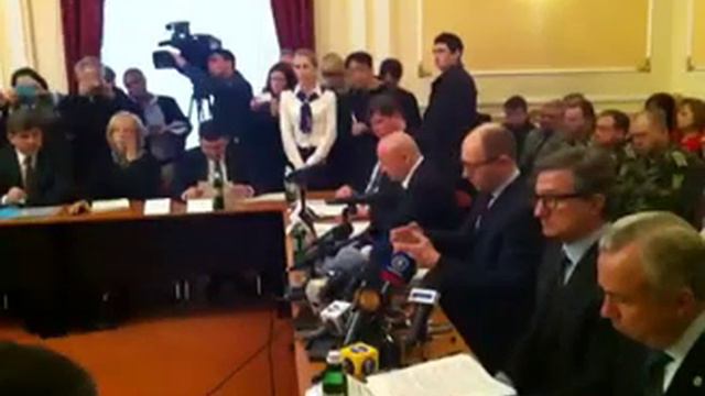 Яценюк 11 апреля 2014 в Донецке обещает защищать русский язык смотреть онлайн