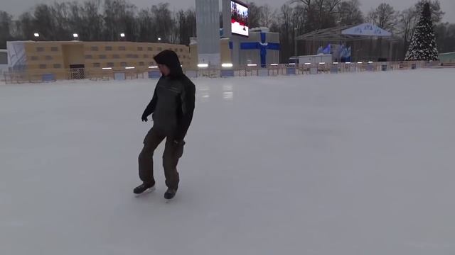 Класс! Я бы не рискнула так кататься на коньках! А вы? смотреть онлайн