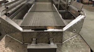 Лодка болотоход.