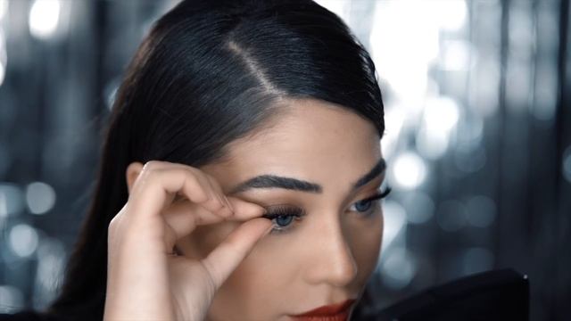 FALSIES TUTORIAL - How To Apply Your Magnetic Lashes With Only Your Fingers