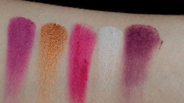 СВОТЧИ | REVOLUTION MAKEUP | RELOADED RED ALERT PALETTE | SWATCHES смотреть онлайн