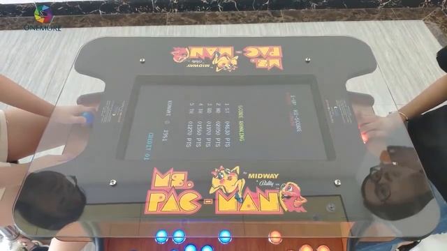 Asian Girls Playing Frogger Game on Cocktail Table Degin Arcade Game Machine with Ms.Pac-Man Layout смотреть онлайн