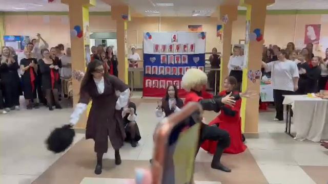 Хороша таджичка в осетинском танце!! Вот оно - единство!! смотреть онлайн