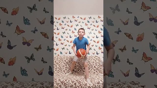 Способ как правильно крутить мяч ? смотреть онлайн