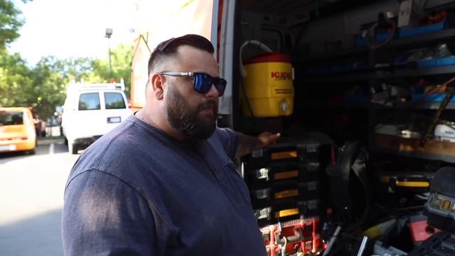 A plumber gives a tour of his work van with plenty of storage and how it improved his success смотреть онлайн