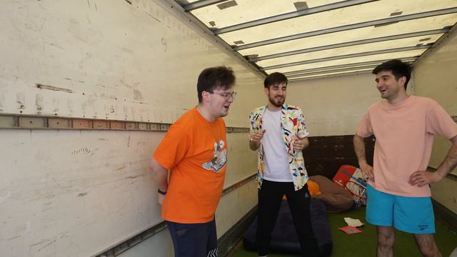24 DE ORE INTR-UN CAMION IN MERS CHALLENGE !! смотреть онлайн