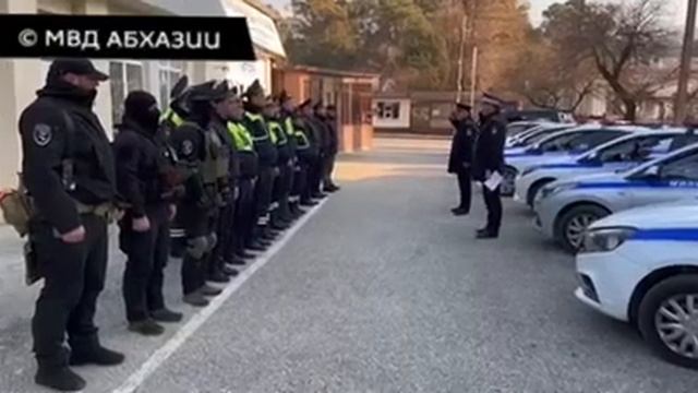 Сотрудники ГАИ Абхазии продолжают нести службу в усиленном режиме смотреть онлайн