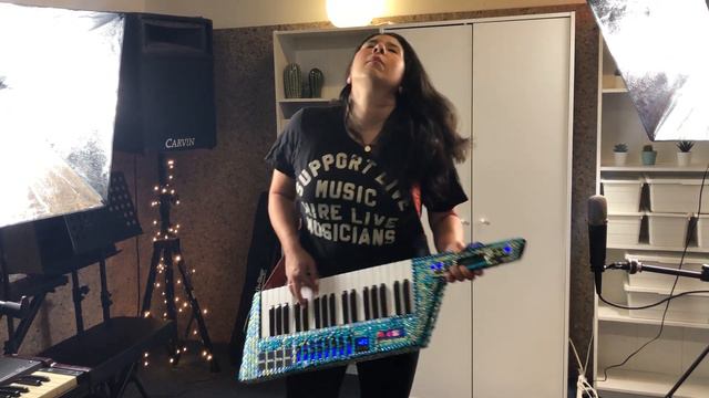Slow jam on my Alesis Vortex Wireless 2 custom Keytar смотреть онлайн