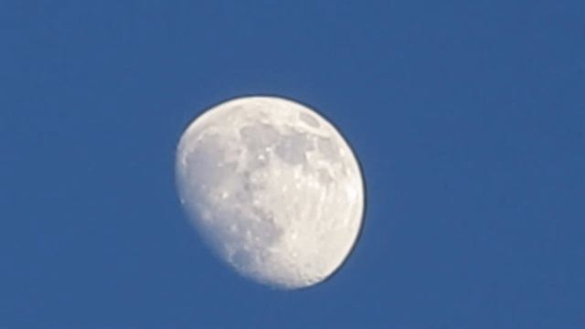 Another quick zoom test on the moon from the IXUS 285 HS camera смотреть онлайн