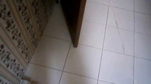 Установка дверного ограничителя. Ограничитель дверной напольный.