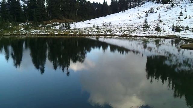 Кристально чистое и спокойное озеро очень холодное смотреть онлайн