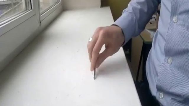 Бит на подоконнике с помощью карандаша и ручки. смотреть онлайн