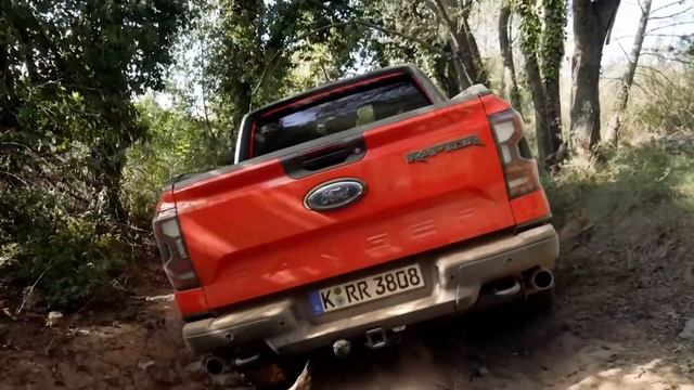 Toyota Hilux GR-Sport 2024 Vs Ford Ranger Raptor 2024 Full Comparison смотреть онлайн