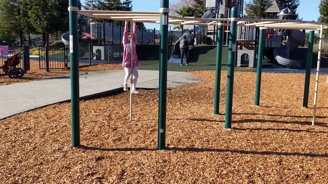 monkey bars pole climb смотреть онлайн