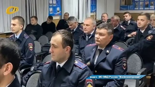 ОТЛИЧИВШИХСЯ УЧАСТКОВЫХ ТОРЖЕСТВЕННО НАГРАДИЛИ смотреть онлайн
