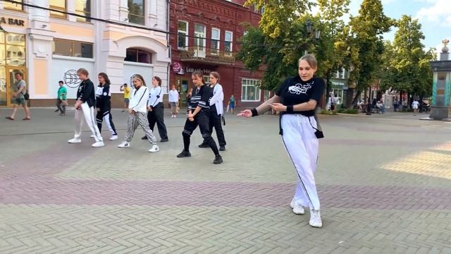 [KPOP IN PUBLIC | ONE TAKE] VERIVERY - UNDERCOVER dance cover by 11CREW | RUSSIA смотреть онлайн