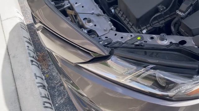 How to Change a Toyota Camry Headlight (2017-2021) смотреть онлайн
