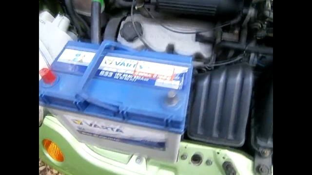 Меняем аккумулятор на Дэу Матиз смотреть онлайн