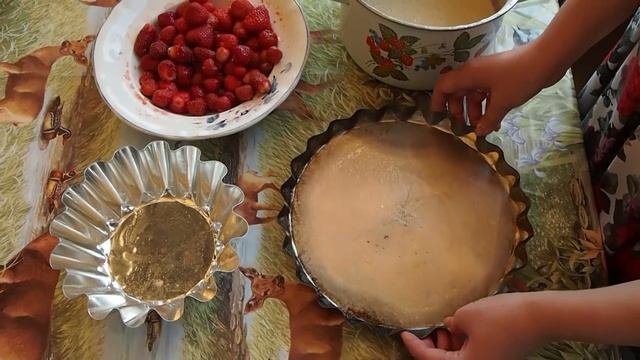 Летний ягодный пирог с клубникой. Самый простой и быстрый рецепт. смотреть онлайн