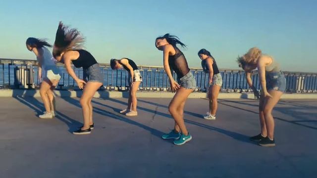 Танец реггетон Dance Reggaeton (Wisin Ft Yandel- Todo Comienza En La Disco)