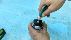 Не выкидывай пустой баллон от очистителя пены! Заправь его за 5 секунд!