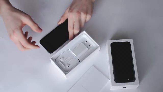Видео распаковки iPhone 7 32Gb Черный матовый смотреть онлайн