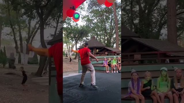 ЗАЖИГАТЕЛЬНЫЙ ТАНЕЦ НА ДЕНЬ РОЖДЕНИЯ.mp4 смотреть онлайн