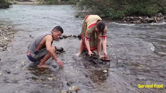 Primitive Life: Catch A Lot Catfish In Underground Pit - Survival Many Years Catch Fish For Cooking