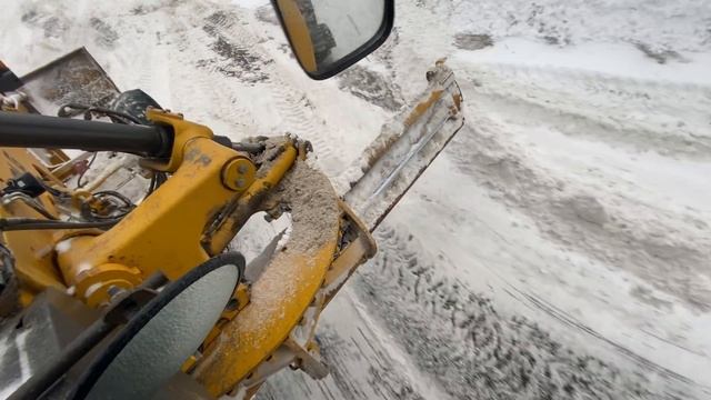 Уборка снега на Автогрейдере. Месячная норма осадков! смотреть онлайн