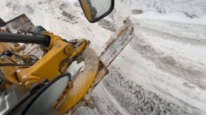 Уборка снега на Автогрейдере. Месячная норма осадков!