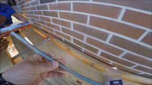 Монтаж кровли террасы к дому.  Как крепить балку к газоблоку.