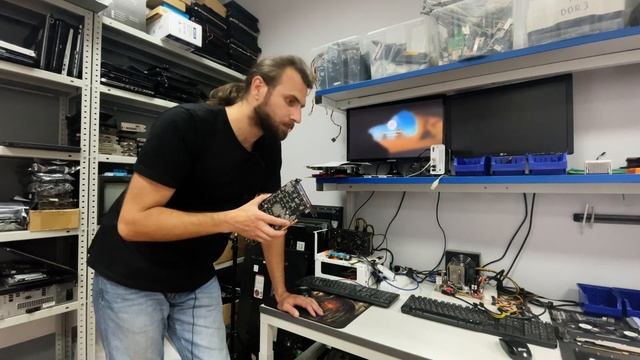 Зеленый экран и другие проблемы AMD видеокарт | Ремонт 2-х RX5600XT смотреть онлайн