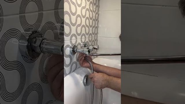 Смеситель для ванны и умывальника Vieir V150142 хром смотреть онлайн
