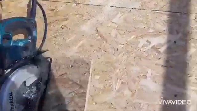 13) Распускаем доску ручной циркуляркой,без всякого черчения, замеров.