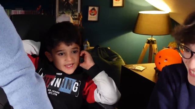 UN GRAND CHAMPION PRÊTE SON COMPTE A MOI ET MES FRÈRES SUR ROCKET LEAGUE SIDESWIPE ! (miskine..)