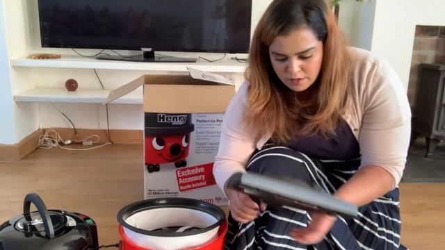 UNBOXING & REVIEWING OUR HENRY HOOVER / HENRY FAMILY / RABIA VLOGS смотреть онлайн