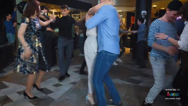 Артем и Наталья. Бачата в Казани. Вечеринка мастерской танца МАНЭРА смотреть онлайн